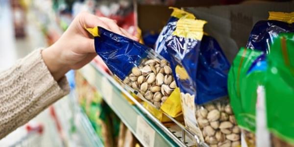 The Singapore-ba<em></em>sed research team which discovered that plastic has a potentially lower enviro<em></em>nmental footprint than cotton and paper bags has co<em></em>nfirmed that this discovery can also be applied to  plastic food packaging. ?Getty Imges