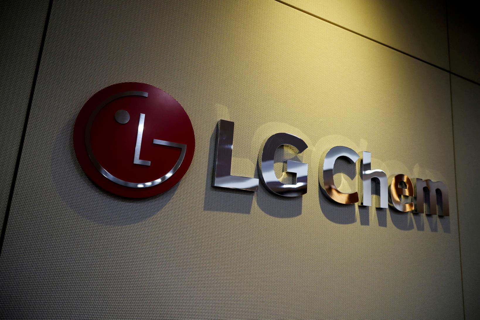 The logo of LG Chem is seen at its office building in Seoul, South Korea, October 16, 2020.   REUTERS/Kim Hong-Ji/File Photo