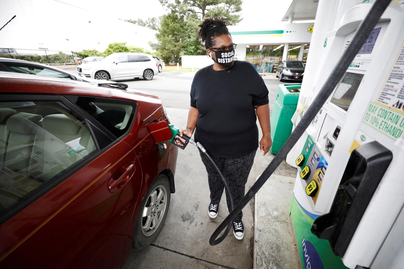 Cherise Jackson fills up her Toyota Prius in Durham, North Carolina, U.S. May 12, 2021.  REUTERS/Jo<em></em>nathan Drake