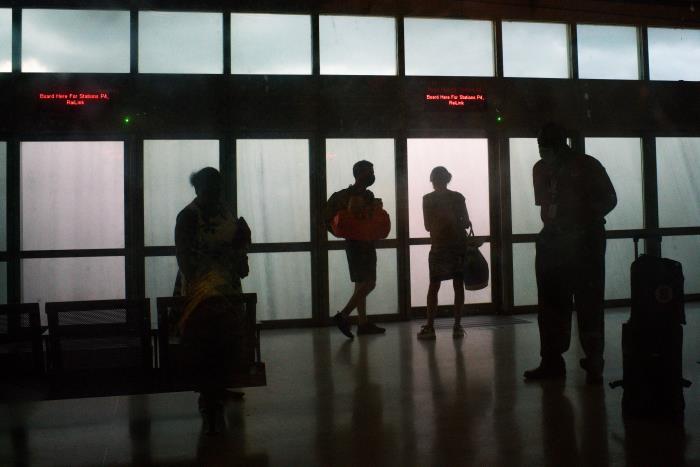 Travelers wait for the air train ahead of the July 4th holiday, at the Newark Liberty Internatio<em></em>nal Airport, in Newark, New Jersey, U.S., July 2, 2021.  REUTERS/Eduardo Munoz