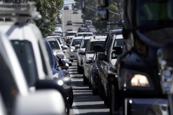 Heavy vehicular traffic is seen in the Ocean Beach neighbourhood of San Diego, California, U.S., ahead of the Fourth of July holiday July 3, 2020.  REUTERS/Bing Guan