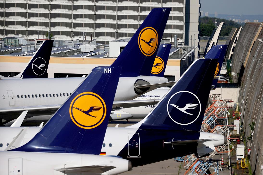 Lufthansa planes are seen parked on the tarmac of Frankfurt Airport, Germany June 25, 2020. REUTERS/Kai Pfaffenbach/File Photo