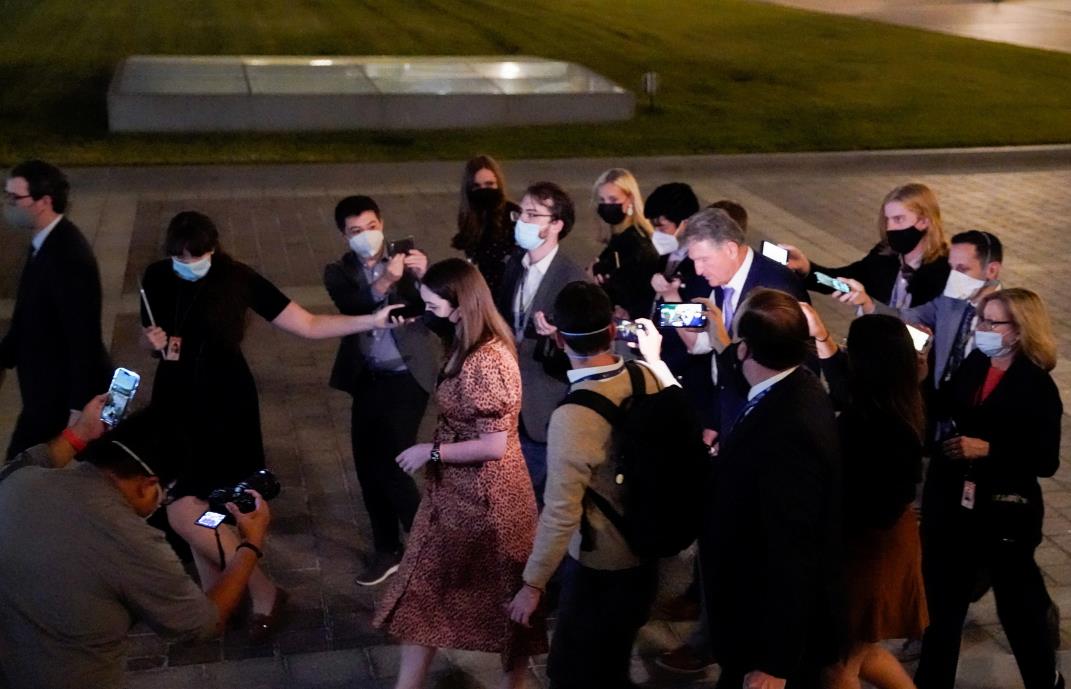 Senator Joe Manchin (D-WV) flanked by reporters while leaving the Capitol building as negotiations on the bipartisan infrastructure bill co<em></em>ntinue between U.S. Senators, Representatives and White House negotiators at the U.S. Capitol building on Capitol Hill in Washington, U.S., September 30, 2021. REUTERS/Elizabeth Frantz/File Photo