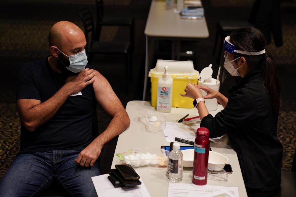 Nurse immuniser Kelie Lee prepares to administer the AstraZeneca vaccine to a patient at a coro<em></em>navirus disease (COVID-19) vaccination clinic at the Bankstown Sports Club during a lockdown to curb an outbreak of cases in Sydney, Australia, August 25, 2021.  REUTERS/Loren Elliott