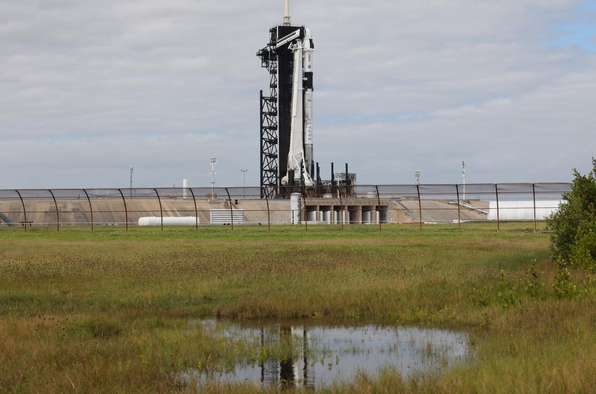 A SpaceX Falcon 9 rocket stands on the launch pad as it is prepared for launch to the Internatio<em></em>nal Space Station at the Kennedy Space Center in Cape Canaveral, Florida, U.S. November 9, 2021.  REUTERS/Thom Baur