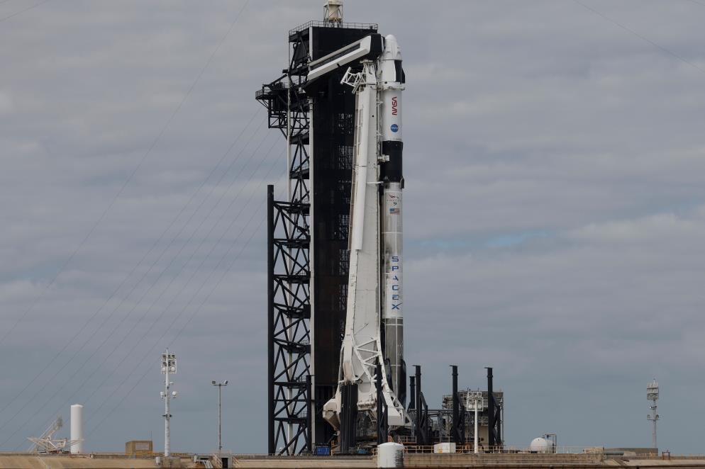 A SpaceX Falcon 9 rocket stands on the launch pad as it is prepared for launch to the Internatio<em></em>nal Space Station at the Kennedy Space Center in Cape Canaveral. Florida, U.S. November 9, 2021.  REUTERS/Joe Skipper