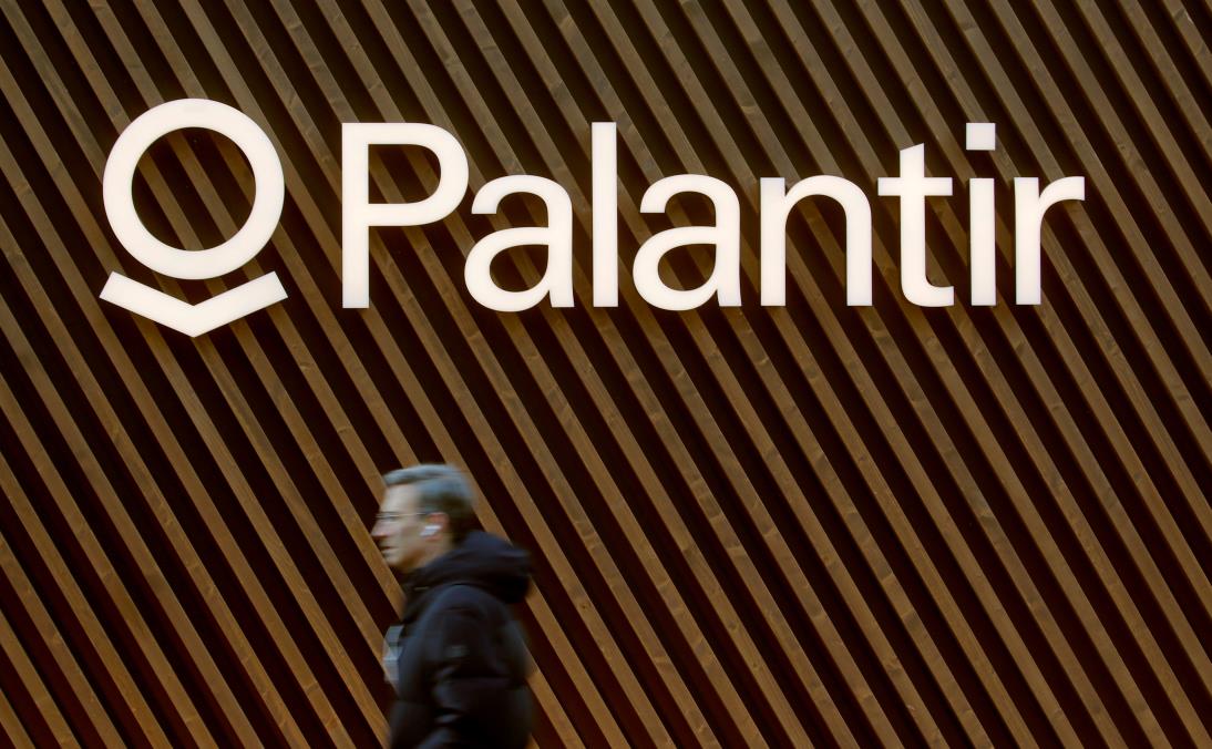 The logo of U.S. software company Palantir Technologies is seen in Davos, Switzerland January 22, 2020.  REUTERS/Arnd Wiegmann/File Photo