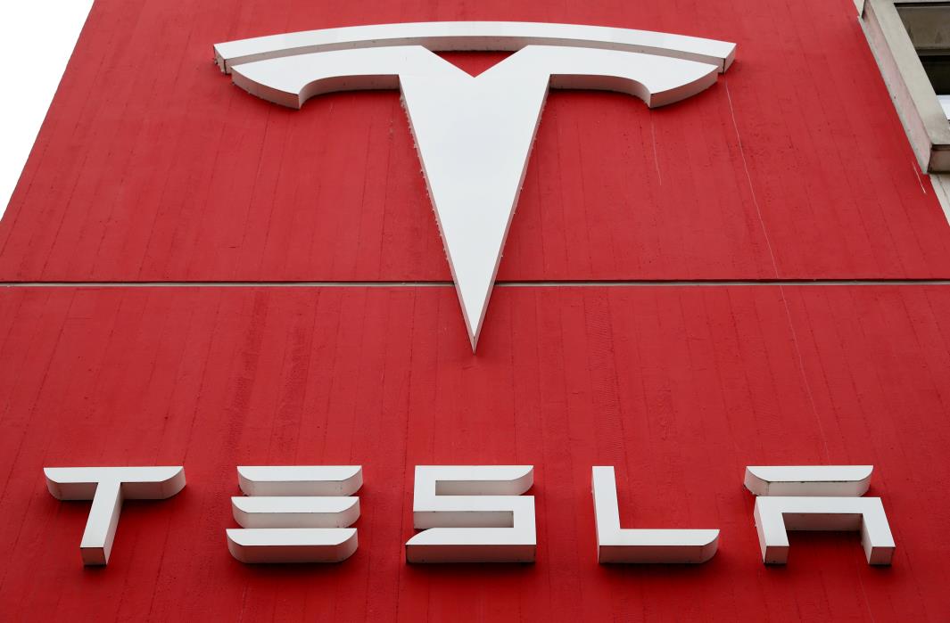 The logo of car manufacturer Tesla is seen at a branch office in Bern, Switzerland October 28, 2020. REUTERS/Arnd Wiegmann/File Photo/File Photo