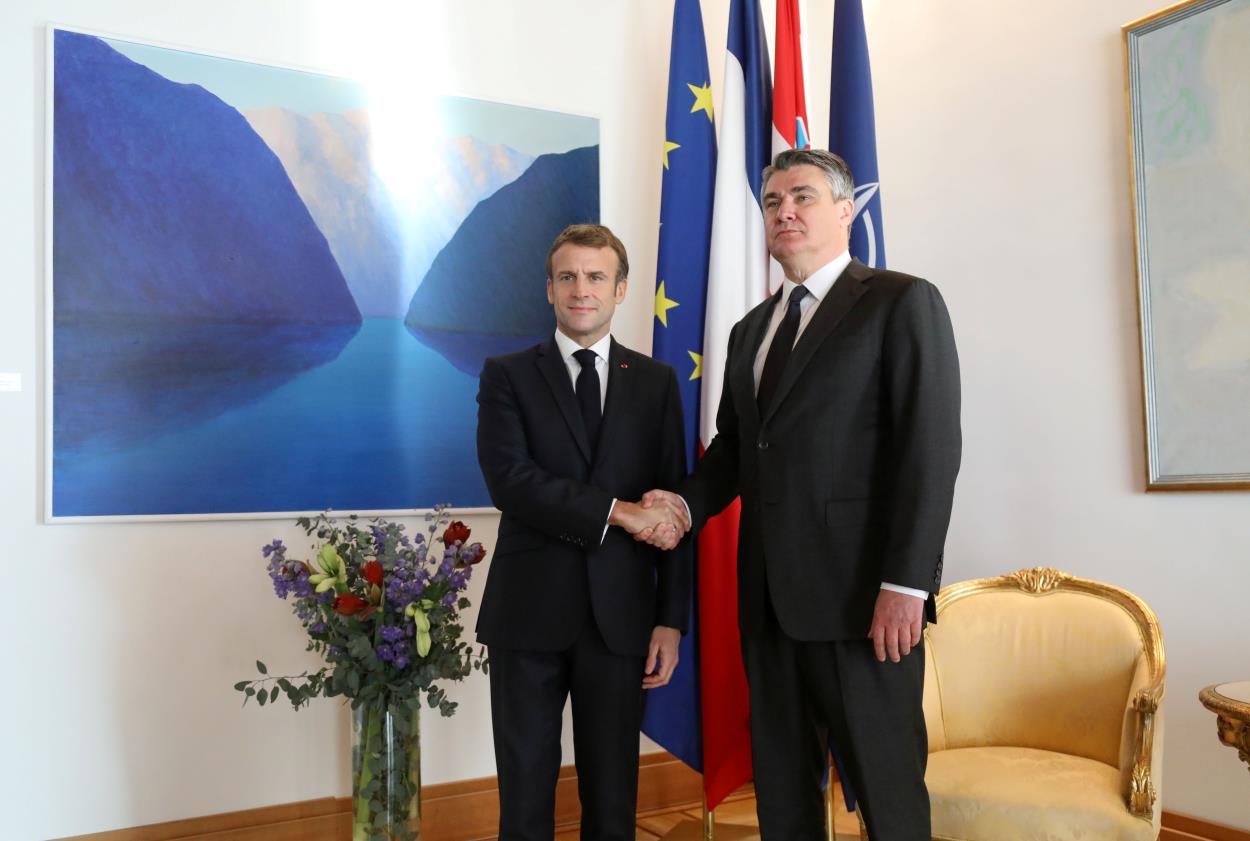 Croatia's President Zoran Milanovic welcomes his French counterpart Emmanuel Macron in Zagreb, Croatia, November 25, 2021. HINA/Daniel KASAP/Pool via REUTERS