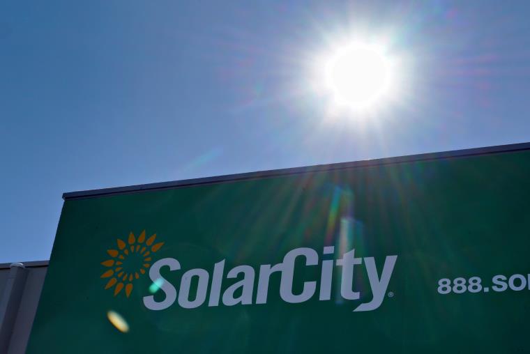 The company's logo is seen on the SolarCity building in Denver February 17, 2015.  REUTERS/Rick Wilking/File Photo