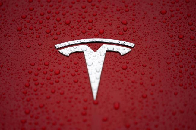 A Tesla logo is seen at the Tesla Shanghai Gigafactory in Shanghai, China January 7, 2019. REUTERS/Aly Song/File Photo