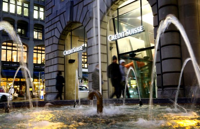 The logo of Swiss bank Credit Suisse is seen at a branch office in Zurich, Switzerland, November 3, 2021. Picture taken November 3, 2021. REUTERS/Arnd WIegmann/File Photo