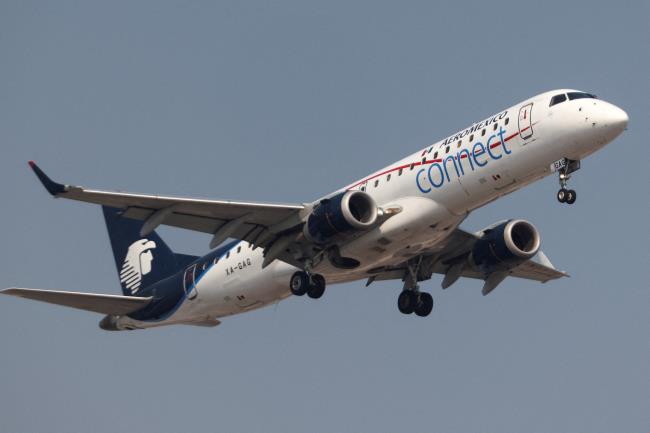 An Aeromexico airplane prepares to land on the airstrip at Benito Juarez internatio<em></em>nal airport in Mexico City, Mexico April 21, 2021. REUTERS/Edgard Garrido/File Photo