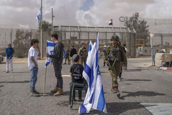 People gather at Israel's Nitzana border crossing with Egypt in southern Israel, Tuesday, Feb. 27, 2024, protesting against the delivery of humanitarian aid to the Gaza Strip until all hostages held by Hamas militants are released. Picture: AP Photo/Ohad Zwigenberg