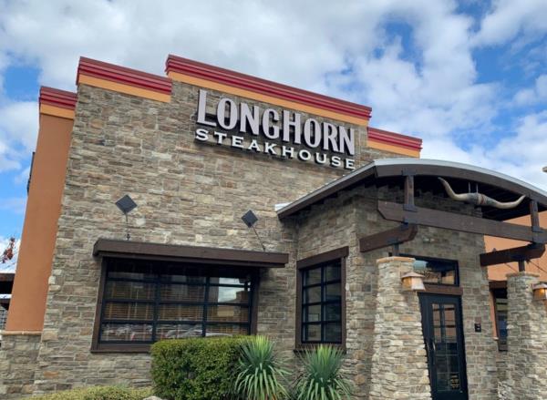 Lo<em></em>ngHorn Steakhouse exterior