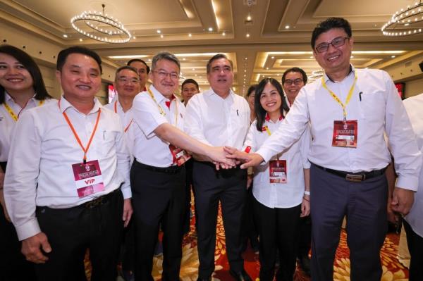 Chin Tong hints at stepping down from leading Johor DAP, backs Nie Ching as successor