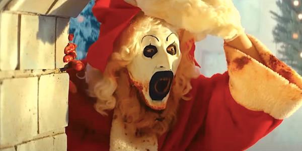 David Howard Thornton's Art the Clown removes a Santa mask in Terrifier 3 trailer