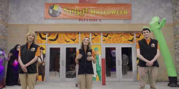 Three SNL cast members standing in front of a Spirit Halloween in a sketch