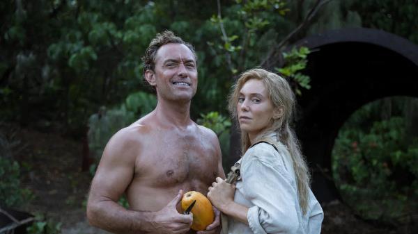 Shirtless Jude Law in the Ron Howard movie Eden