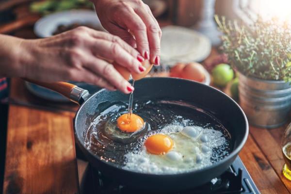 There is just something a<em></em>bout no<em></em>nstick cookware that, well, sticks.