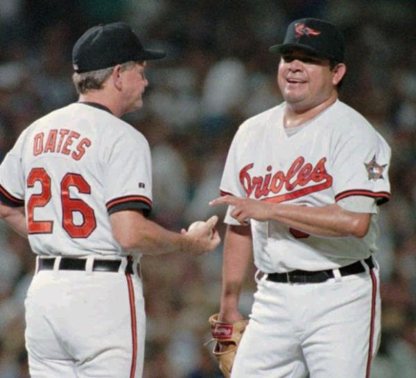 Orioles manager Johnny Oates, center, takes the ball from starting pitcher Fernando Valenzuela in 1993, when the team started 1-6 but went on to post a winning recor<em></em>d (85-77).