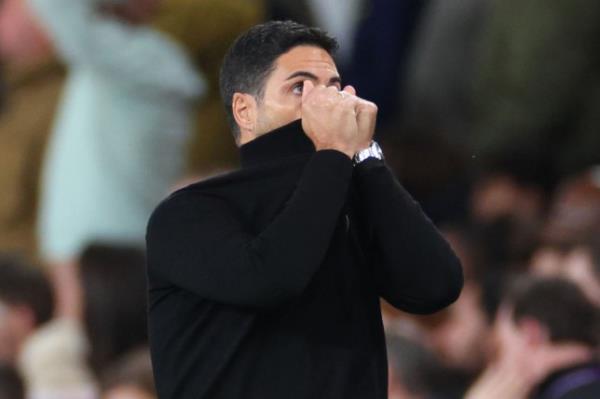 Mikel Arteta manager / head coach of Arsenal reacts during the Premier League match between Arsenal FC and Liverpool FC at Emirates Stadium