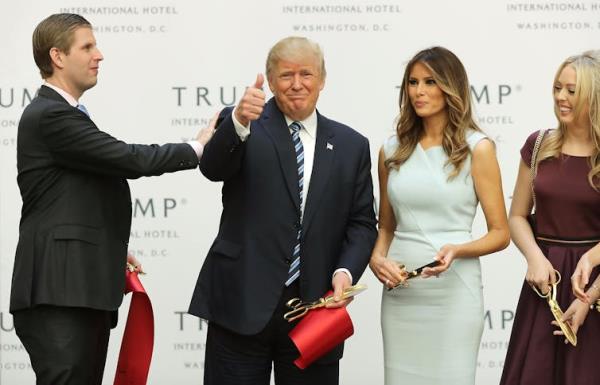 Do<em></em>nald Trump, Eric Trump, Melania Trump and Tiffany Trump pose at a ribbon cutting.