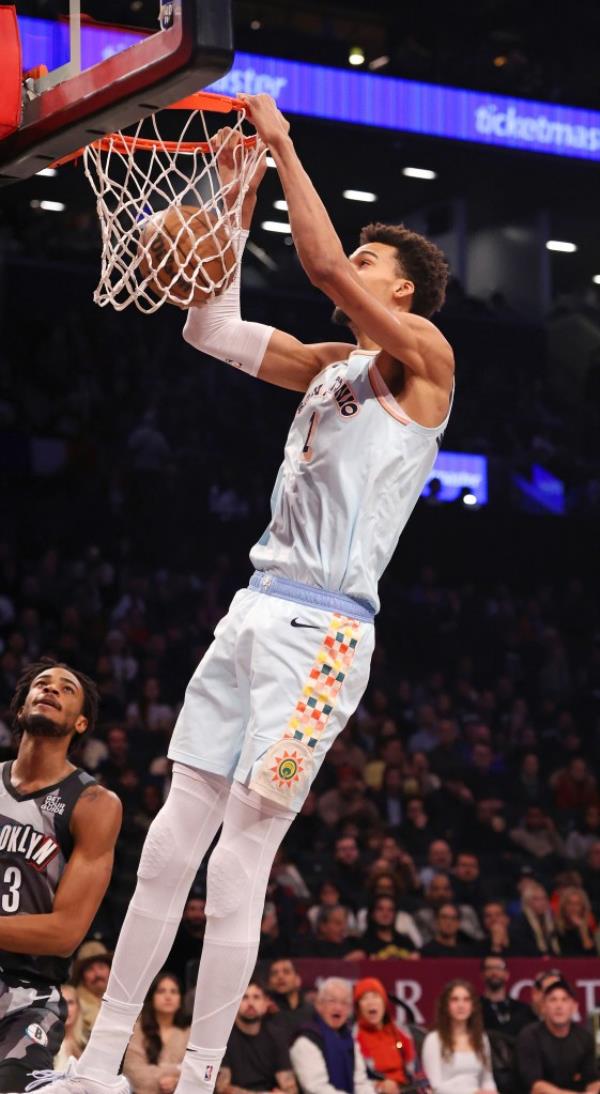 Victor Wembanyama of the San Anto<em></em>nio Spurs slams the ball as Tyrese Martin of the Brooklyn Nets is too late to defend during the first half 