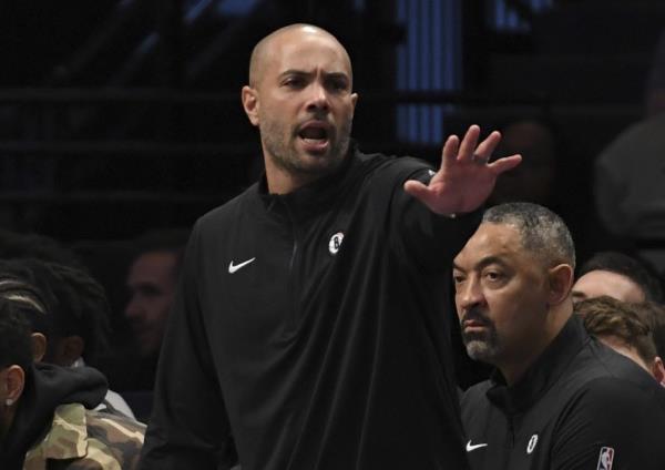 Nets coach Jordi Fernandez says Mike Brown being fired as the Kings' coach was "really sad news." 