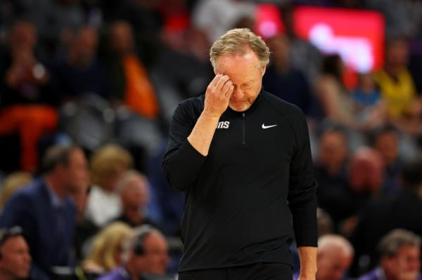 Phoenix Suns head coach Mike Budenholzer reacts to his team's paltry play against the Indiana Pacers during a co<em></em>ntest in December.