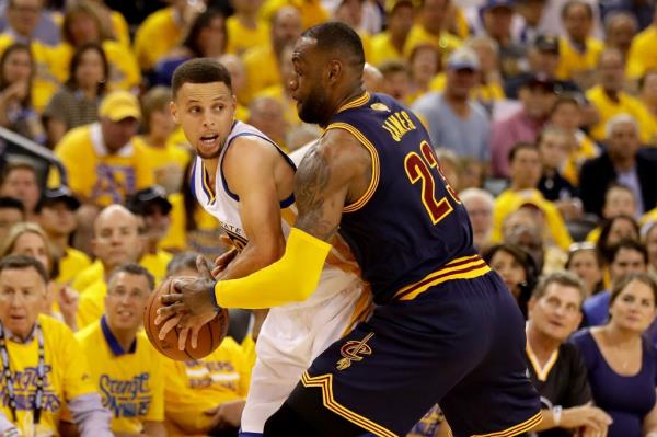 LeBron James (R.) and Steph Curry (L.) faced off in four straight NBA finals between 2015 and 2018. 