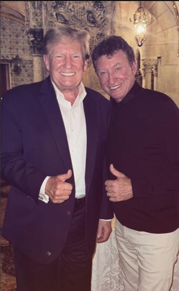 Do<em></em>nald Trump and Wayne Gretzky 