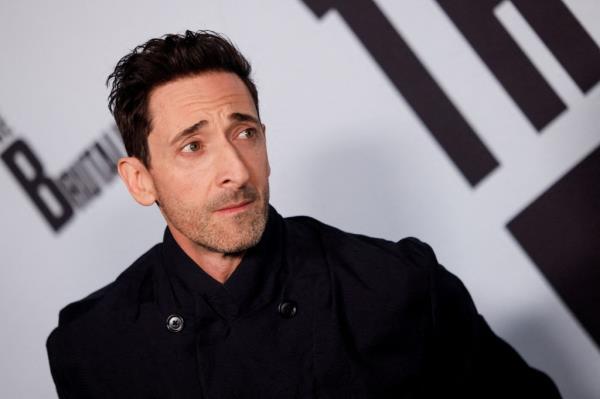 Adrien Brody stars in Roman Polanski's THE PIANIST.