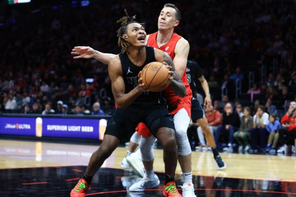 Noah Clowney drives to the basket during the Nets-Heat game on Dec. 23, 2024. 