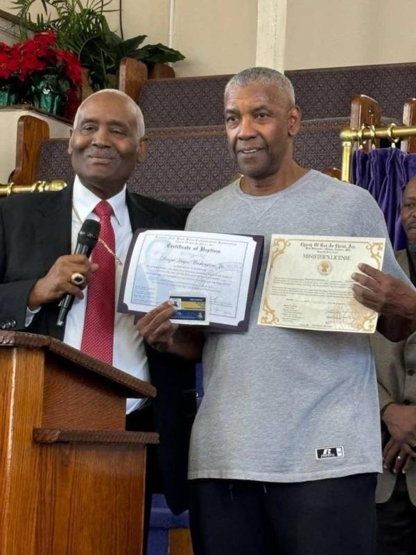 Denzel Washington received his minister's license and was baptized at Kelly Temple in New York City on Saturday.