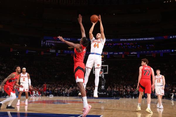 Landry Shamet #44 of the New York Knicks shoots the ball during the game against the Toro<em></em>nto Raptors