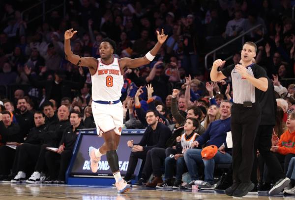  Knicks forward OG Anunoby (8) reacts after he puts up a three-point shot.