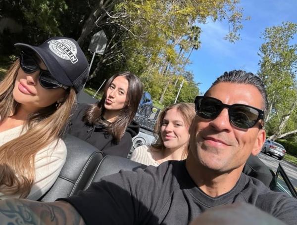 Fitness influencer Miguel Angel Aguilar with his wife Priscilla Valles and his two daughters.