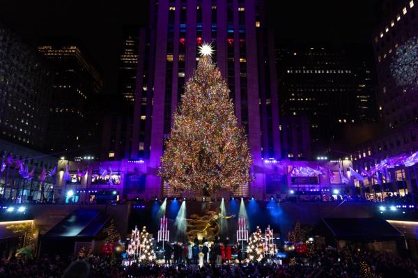 750,000 people visit the Rockefeller Christmas Tree annually. 