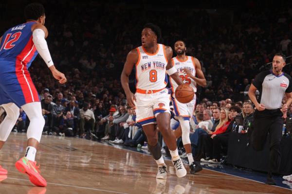 OG Anunoby #8 of the New York Knicks dribbles the ball during the game against the Detroit Pistons