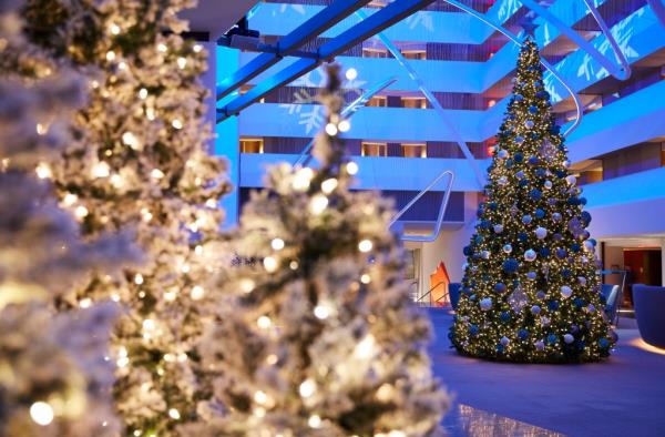 Tree-filled area at Co<em></em>nrad New York Downtown hotel