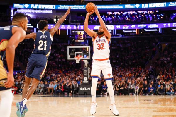 Karl-Anthony Towns attempts a shot during the Knicks' game against the Pelicans on Dec. 1.