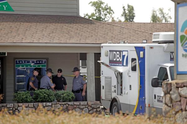 Police work the crime scene at Bridgewater Plaza on Smith Mountain Lake on August 26, 2015 in Moneta, Virginia, wher<em></em>e two employees of WDBJ TV -- reporter Alison Parker and camerman Adam Ward -- were killed during a live broadcast